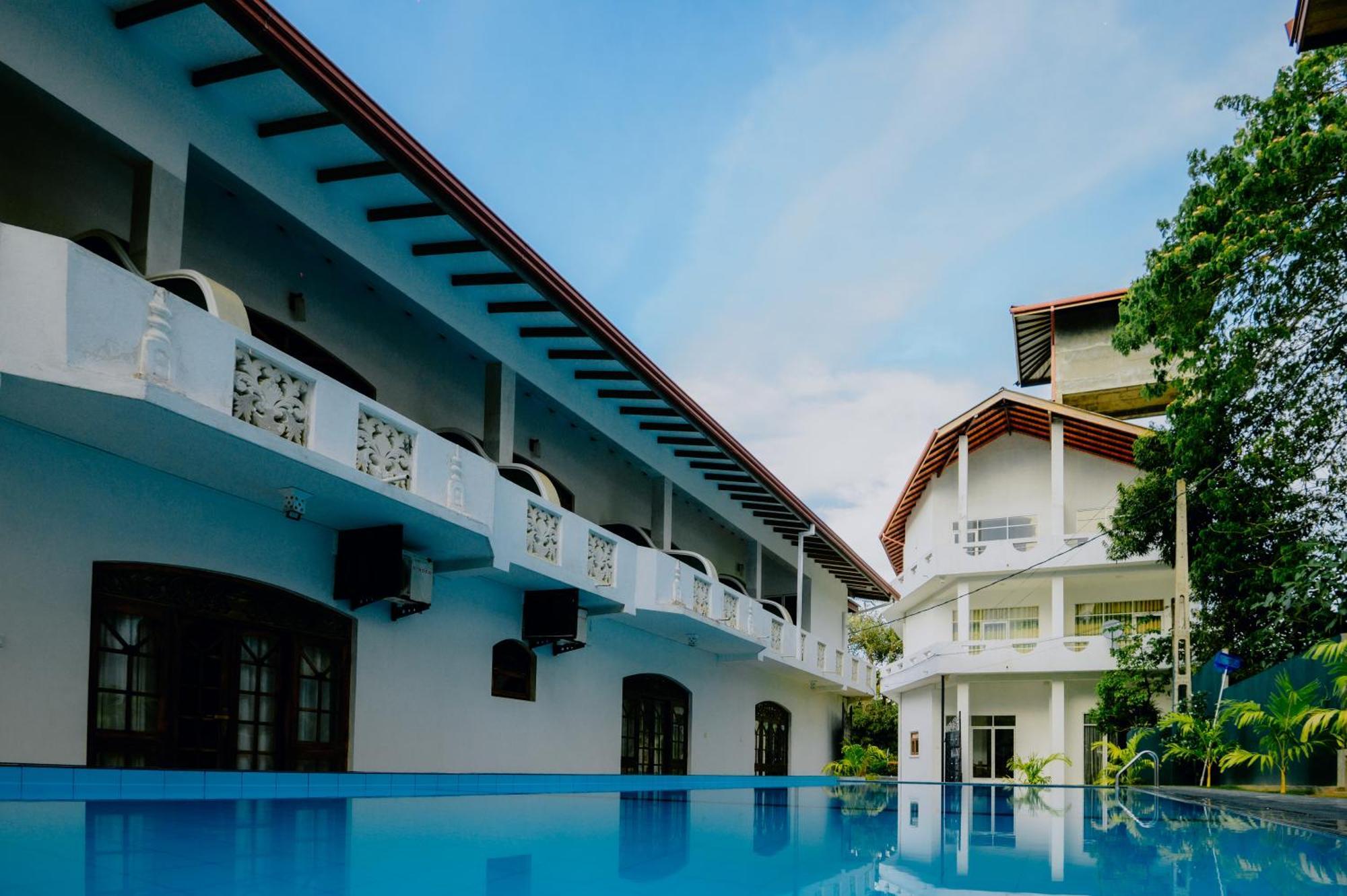 Prince Beach Hotel بينتوتا المظهر الخارجي الصورة